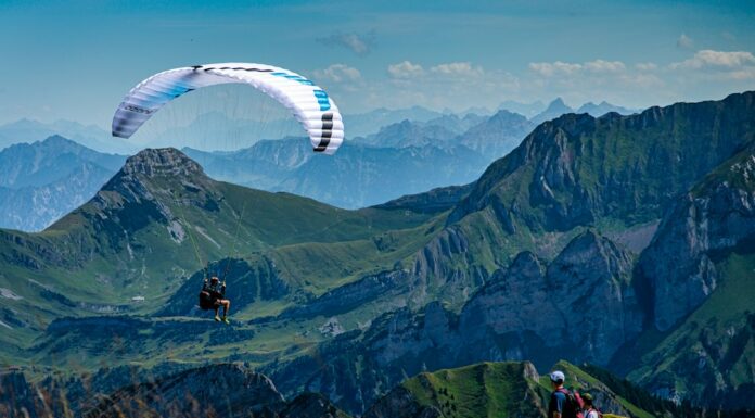 Por qué Interlaken es el paraíso del parapente que todo argentino debería probar una vez