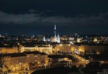 Praga de noche: donde la cerveza corre y la música no para hasta el amanecer