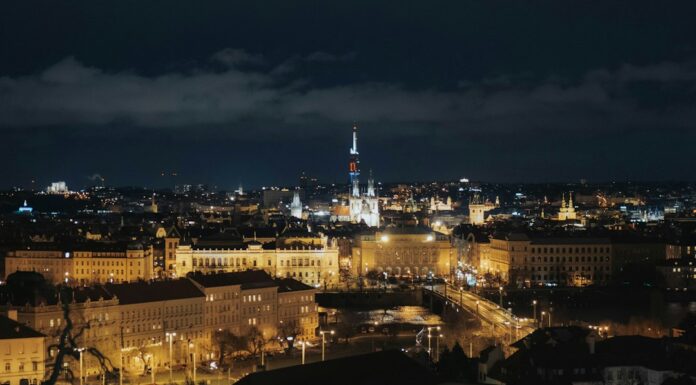 Praga de noche: donde la cerveza corre y la música no para hasta el amanecer