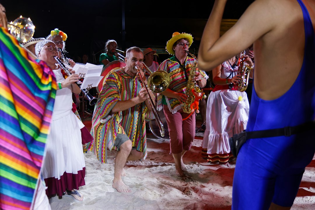 Cuando la noche cae en Salta: las peñas folclóricas donde la música te abraza como un viejo amigo