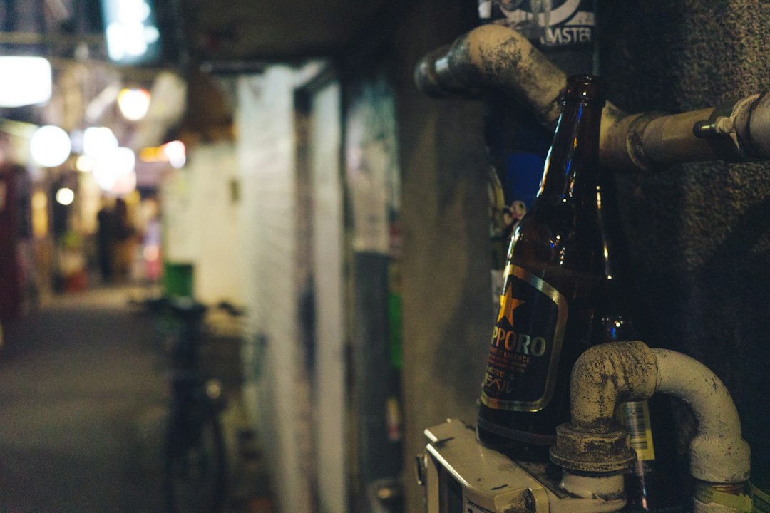 Shinjuku de madrugada: el barrio tokiota donde la noche nunca termina (y vos querés quedarte)