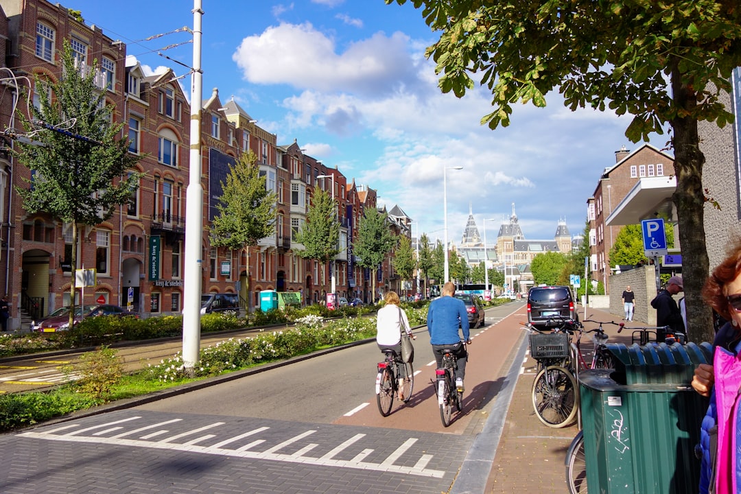 Pedaleá como un local: la guía que necesitás para no morir en el intento en Ámsterdam