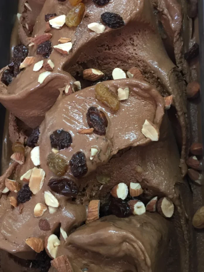 que-tiene-el-sabor-de-helado-chocolate-bariloche-768x1024-1
