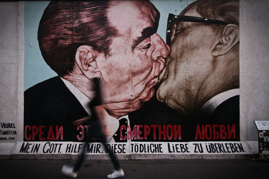 Berlín es la capital mundial del arte callejero y acá te mostramos por dónde empezar