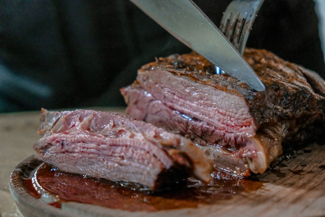 El asado argentino no es solo comida: es el ritual que define quiénes somos