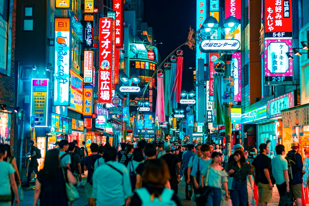 Shibuya de noche: por qué esta zona de Tokio te va a hipnotizar cuando se pone el sol