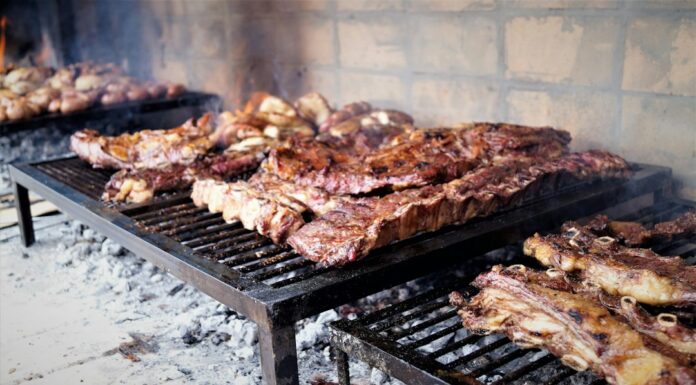 El asado argentino no es solo comida: es el ritual que define quiénes somos