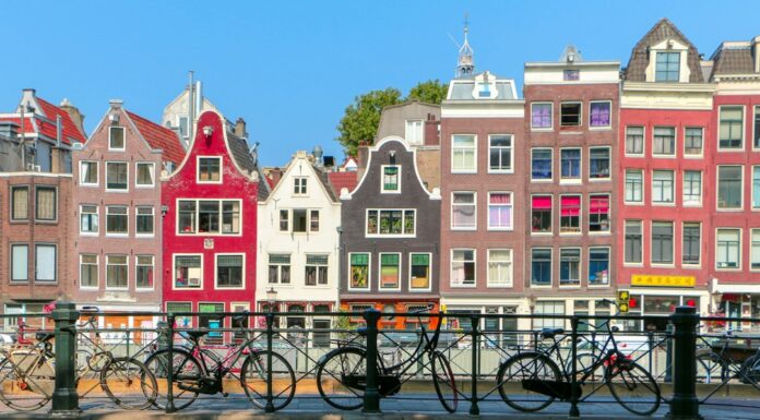 Ámsterdam en bicicleta: la forma más holandesa de descubrir la ciudad que todos querés conocer