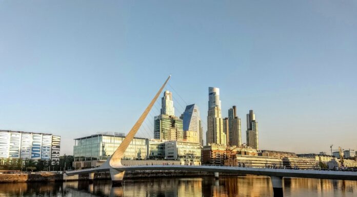 Puerto Madero de noche: los bares que te van a enganchar si querés algo diferente