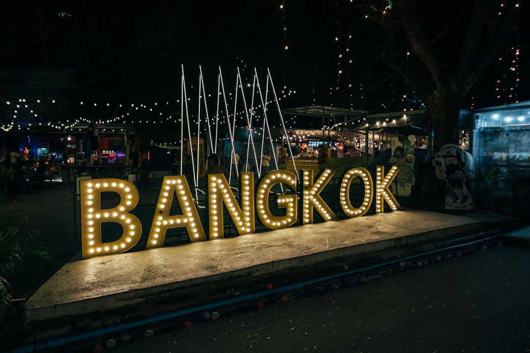Bangkok de noche: así es la experiencia nocturna más intensa de Asia que todo argentino debería vivir