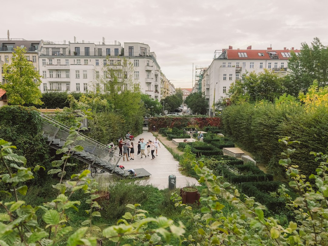 Berlín con tu perro: descubrí por qué el Britzer Garten es el paraíso que buscabas