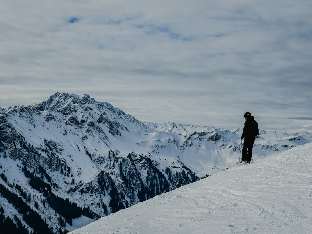Esquí de montaña en los Alpes: la aventura que te va a cambiar la forma de ver el invierno
