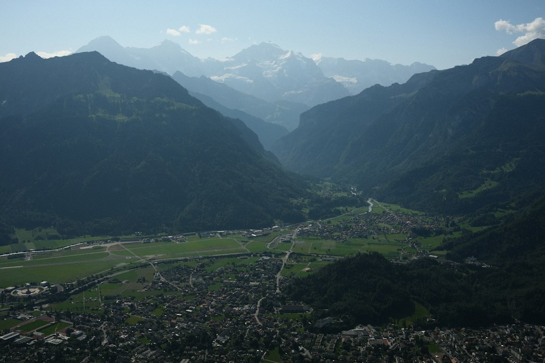 Parapente en Interlaken: la adrenalina que te van a envidiar desde Buenos Aires