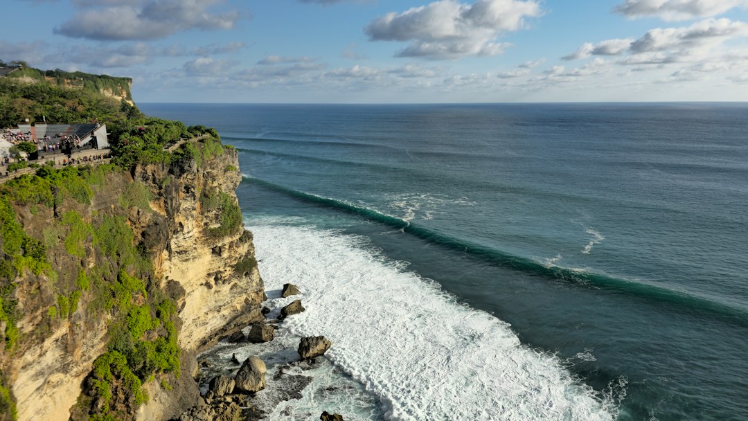 Bali es el paraíso del surf que los argentinos están descubriendo ahora: guía completa para tu primer viaje a las olas indonesias